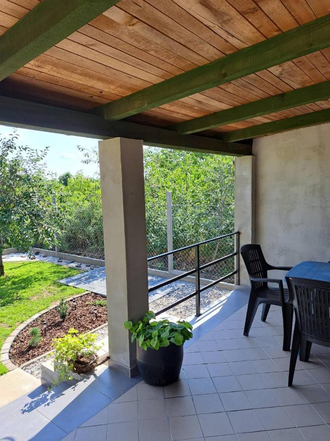 Grapeline Guesthouse Chotin المظهر الخارجي الصورة